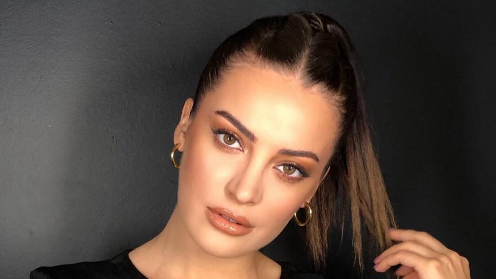İrem Sak'ın Ekranlara Dönüşü Olay Olacak: "Susuz Yaz" Dizisindeki Rolü Şimdiden Merak Uyandırdı!